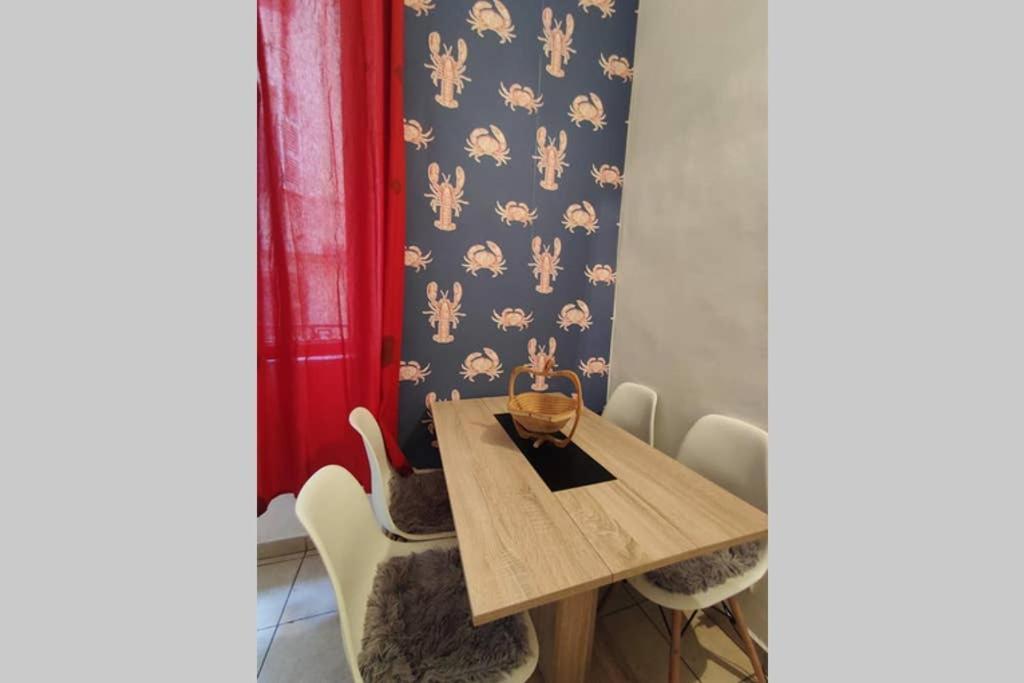 Apartment Centre 'le Noailles' *